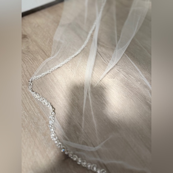 Stunning cathedral length angel cut veil. Only worn once & in like-new condition - Picture 6 of 9